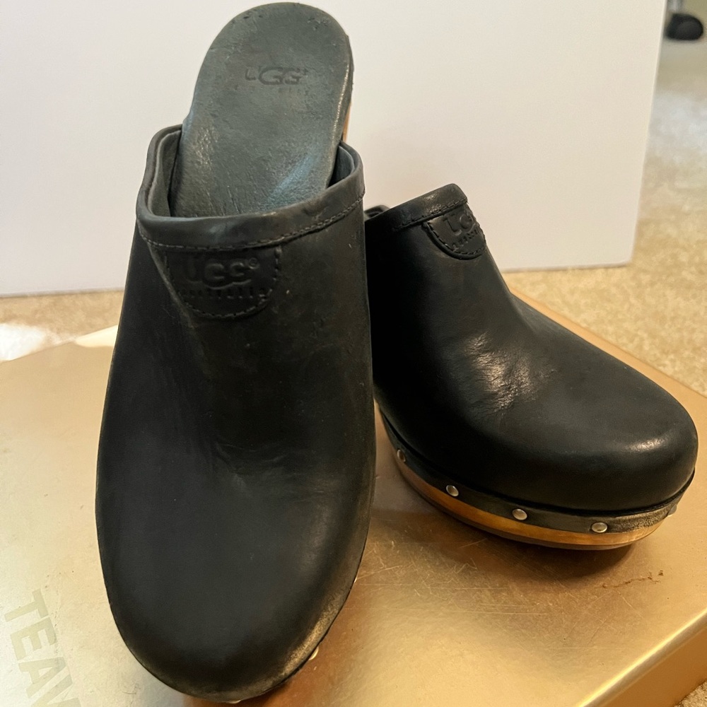 UGG ABBIE STUDDED LEATHER CLOGS